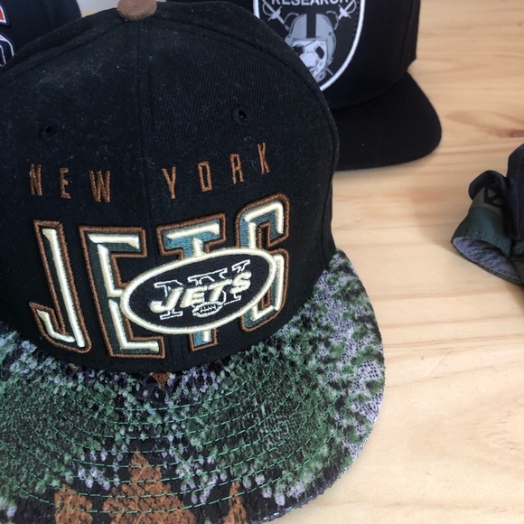 Hats. Caps, SnapBack and fitted sports hats. - Picture 4 of 16